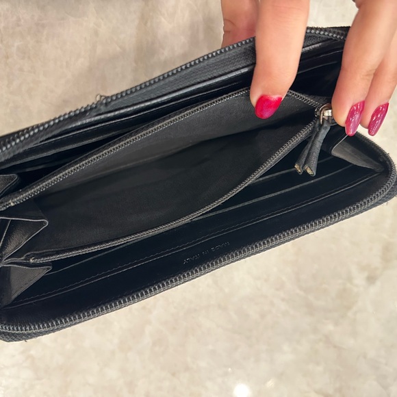 Vintage Chanel Caviar Leather Zippy Wallet - Picture 11 of 16